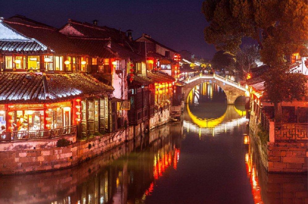 广西两教师冲进火场20分钟救出6人，他们因此获得了怎样的奖励？游戏画面